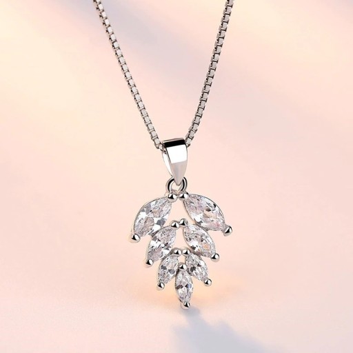 Colar feminino com pendente D585