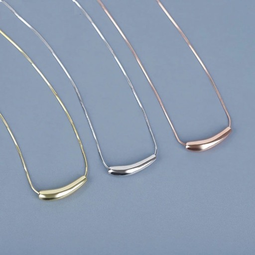 Colar feminino com tubo