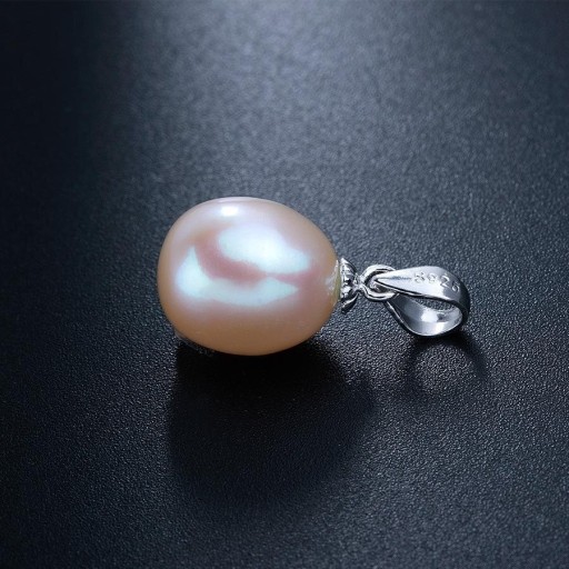 Colgante de mujer con perla