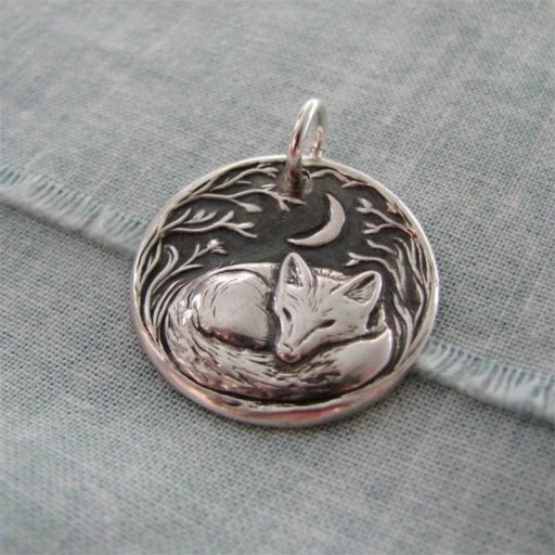 Colgante de mujer con zorro