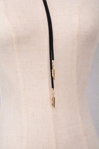 Collana choker lunga con piuma