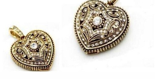 Collana con chiavetta USB