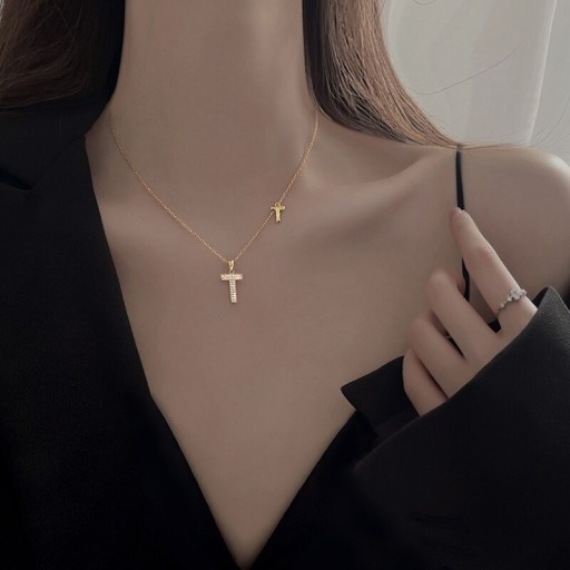 Collana da donna con croce D579