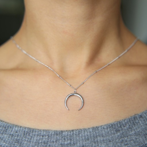 Collana da donna con mezzaluna M66