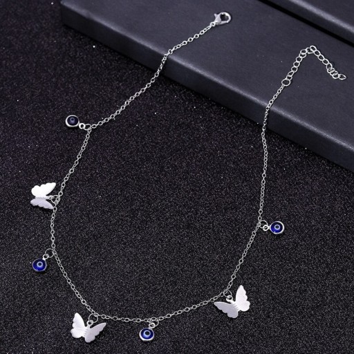 Collana da donna con perle e farfalle