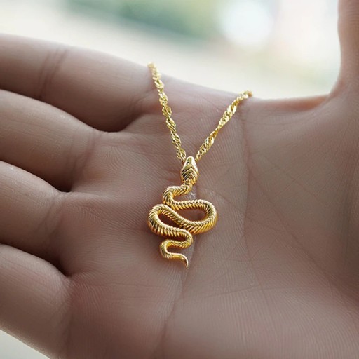 Collana intrecciata da donna con serpente