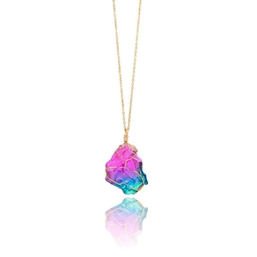 Collar con piedra de color