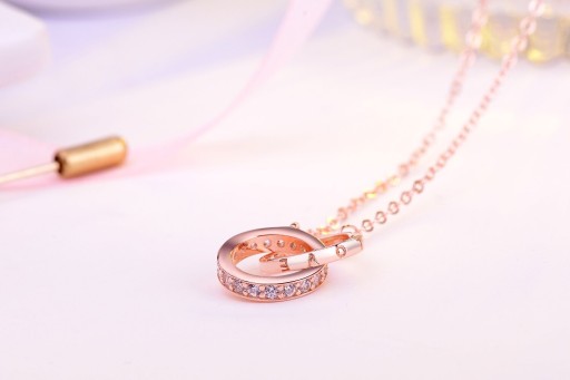 Collar de mujer con colgante conectado D840