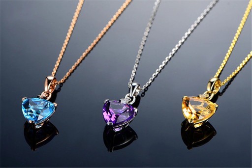 Collar de mujer con colgante D438
