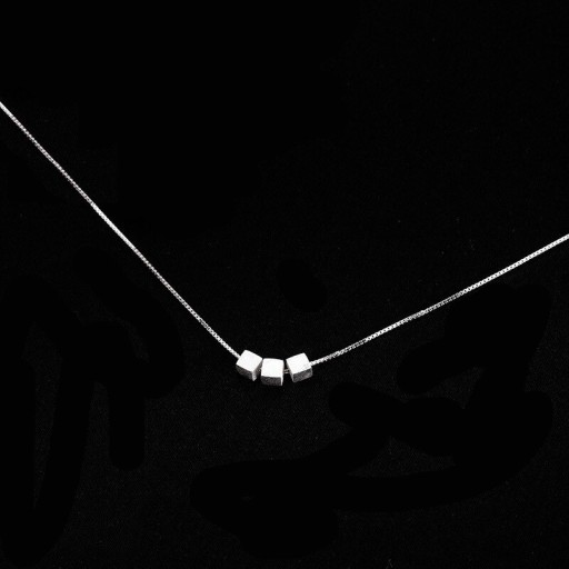 Collar de mujer con colgante D510