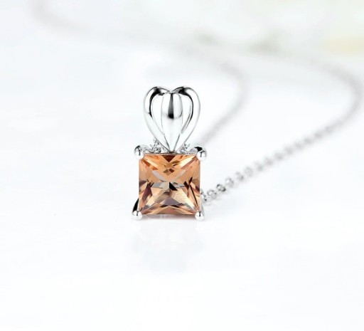 Collar de mujer con colgante D511