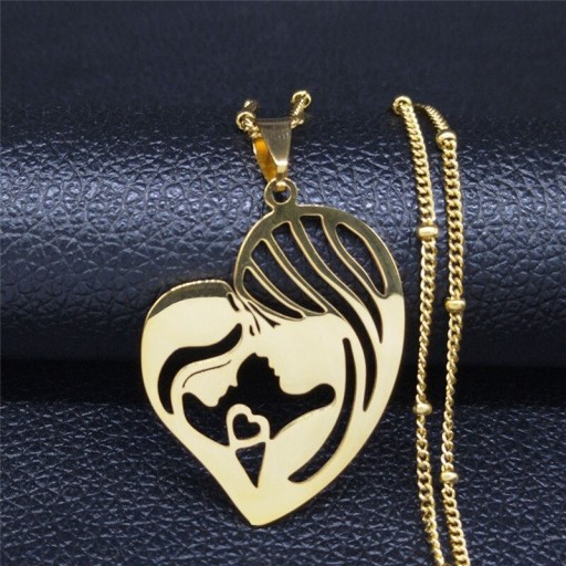 Collar de mujer con colgante familiar