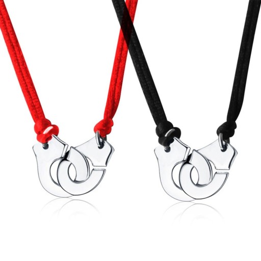 Collar de mujer con esposas