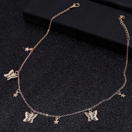Collar de mujer con estrellas y mariposas.