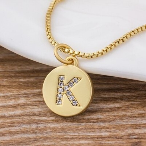 Collar de mujer con letra C1017
