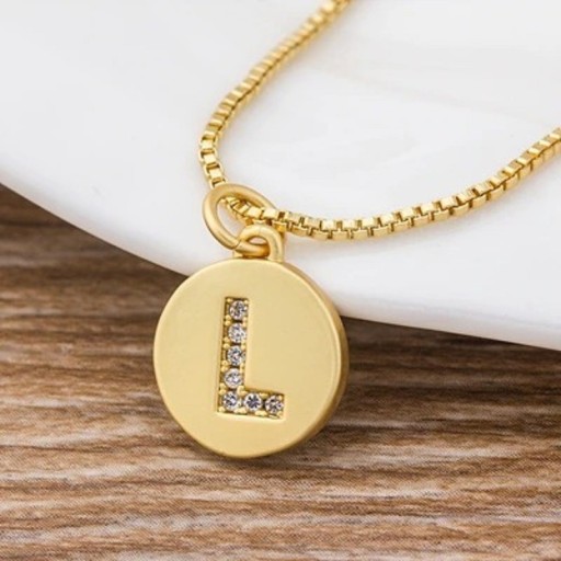 Collar de mujer con letra C1017