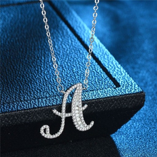 Collar de mujer con letras del alfabeto M37
