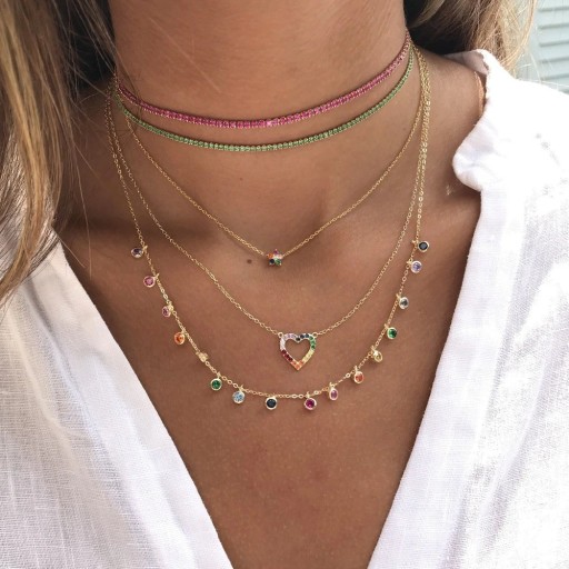Collar de mujer con piedras de colores