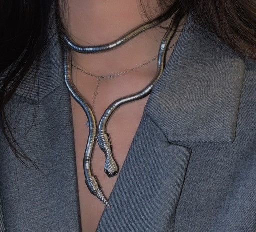 Collar de serpiente para mujer