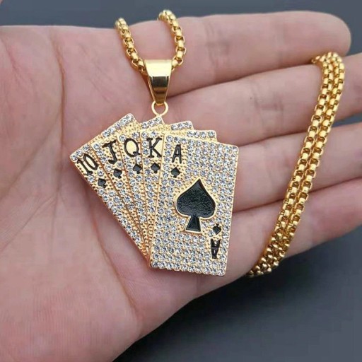 Collier avec des cartes dorées