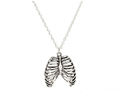 Collier avec pendentif en forme de côte