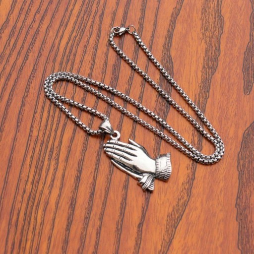 Collier avec pendentif mains