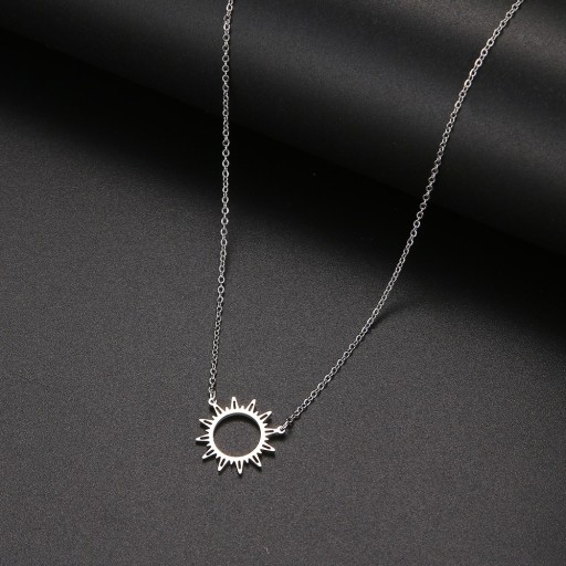 Collier de femme soleil
