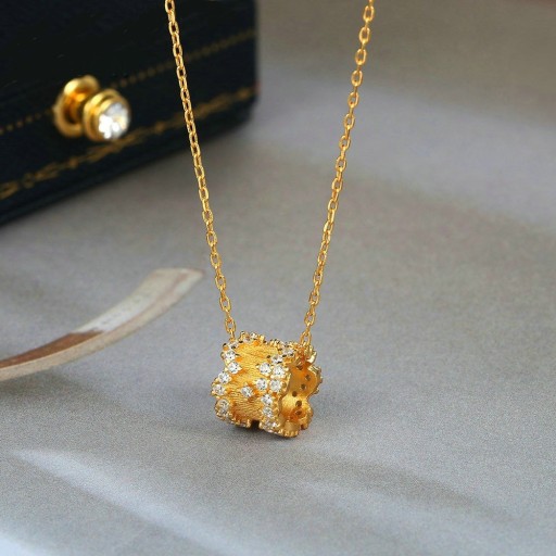 Collier doré pour femmes