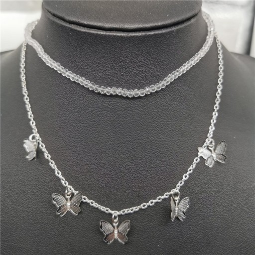 Collier double pour femmes avec des papillons et des perles
