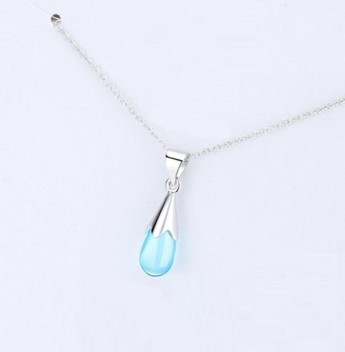 Collier féminin avec pendentif D625