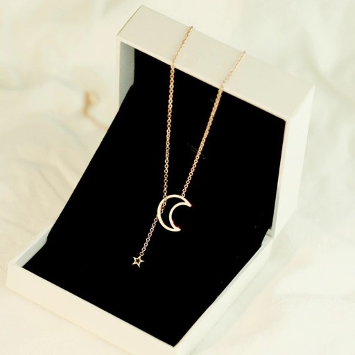 Collier femme avec lune et étoile D117
