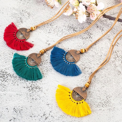 Collier long pour femmes avec des franges
