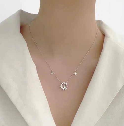 Collier pour femme avec chat et lune
