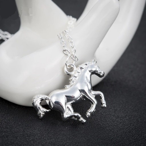 Collier pour femme avec cheval