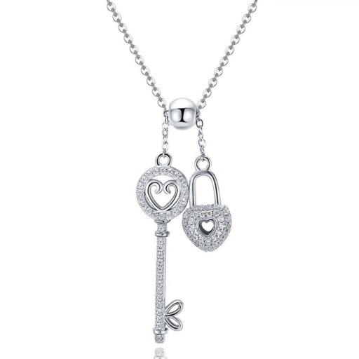 Collier pour femme avec clé et cadenas