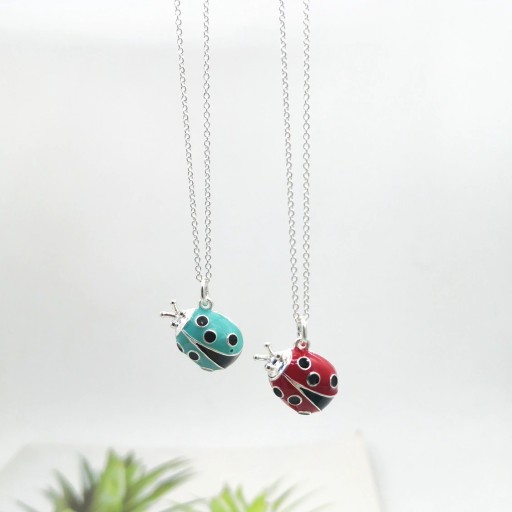 Collier pour femme avec coccinelle