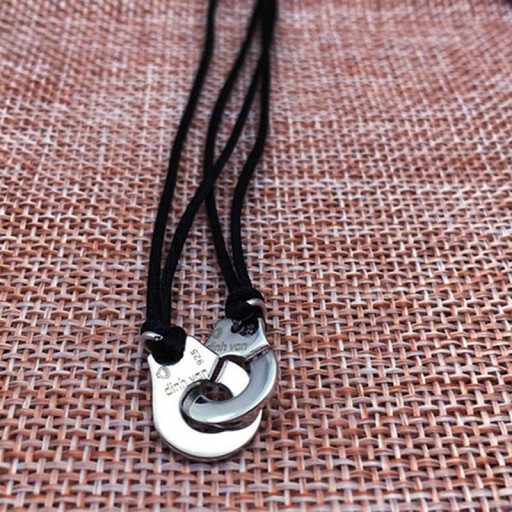 Collier pour femme avec des chaînes