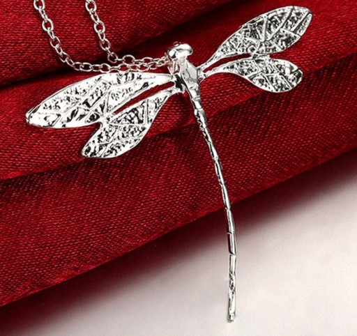 Collier pour femme avec libellule
