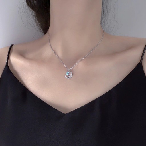 Collier pour femme avec lune D437