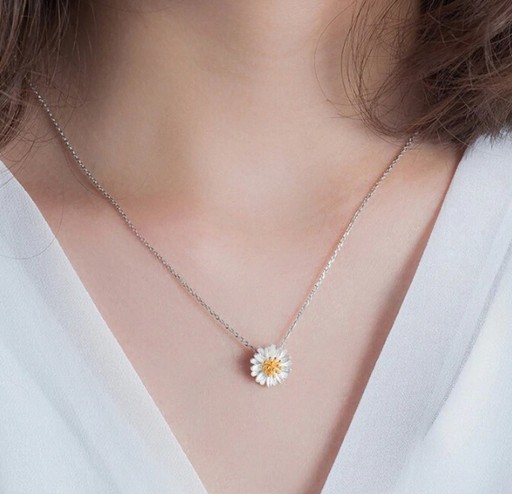 Collier pour femme avec marguerite