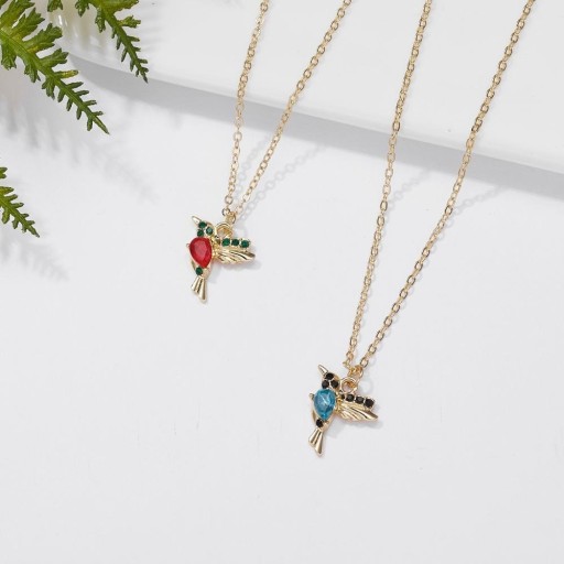 Collier pour femme avec oiseau