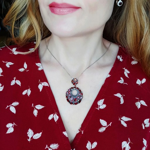 Collier pour femme avec pendentif D687