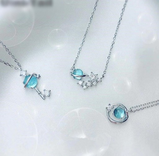 Collier pour femme avec planète
