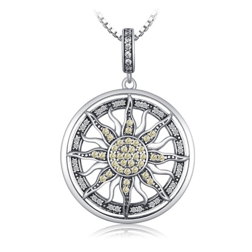 Collier pour femme avec soleil dans un cercle