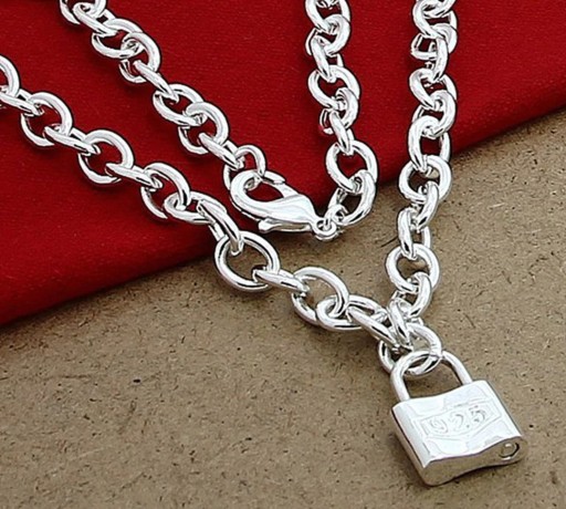 Collier pour femme avec verrou