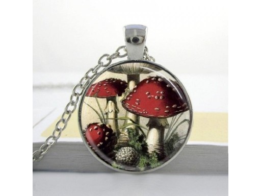 Collier pour femmes avec des amanites