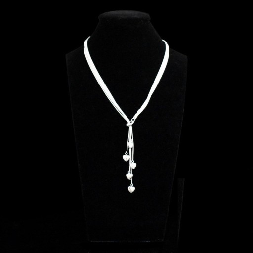 Collier pour femmes avec des cœurs