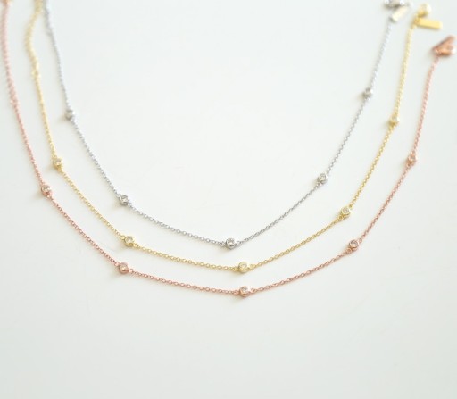 Collier pour femmes avec des cristaux M100