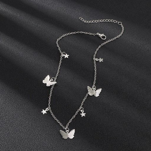 Collier pour femmes avec des étoiles et des papillons