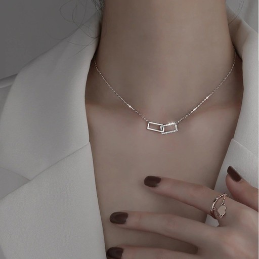 Collier pour femmes avec pendentif connecté D405